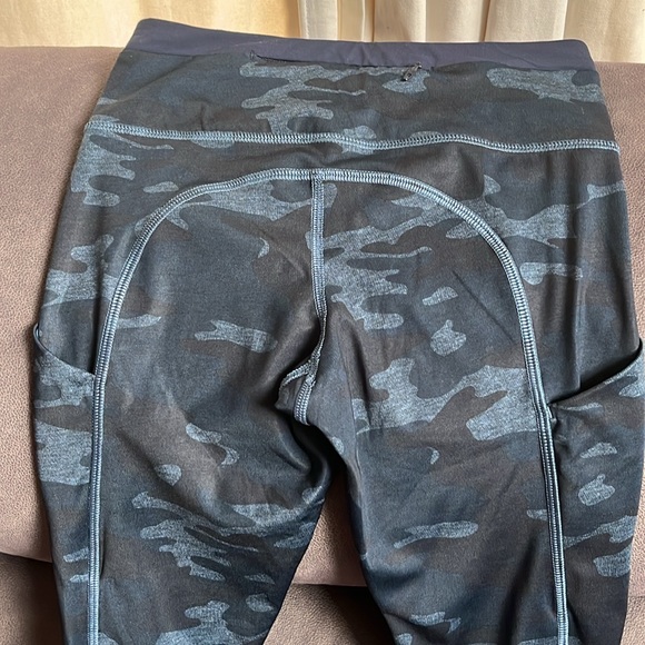 Lululemon size 2 fast and feee high rise tights with 3 pockets 28” inseam - Picture 3 of 4